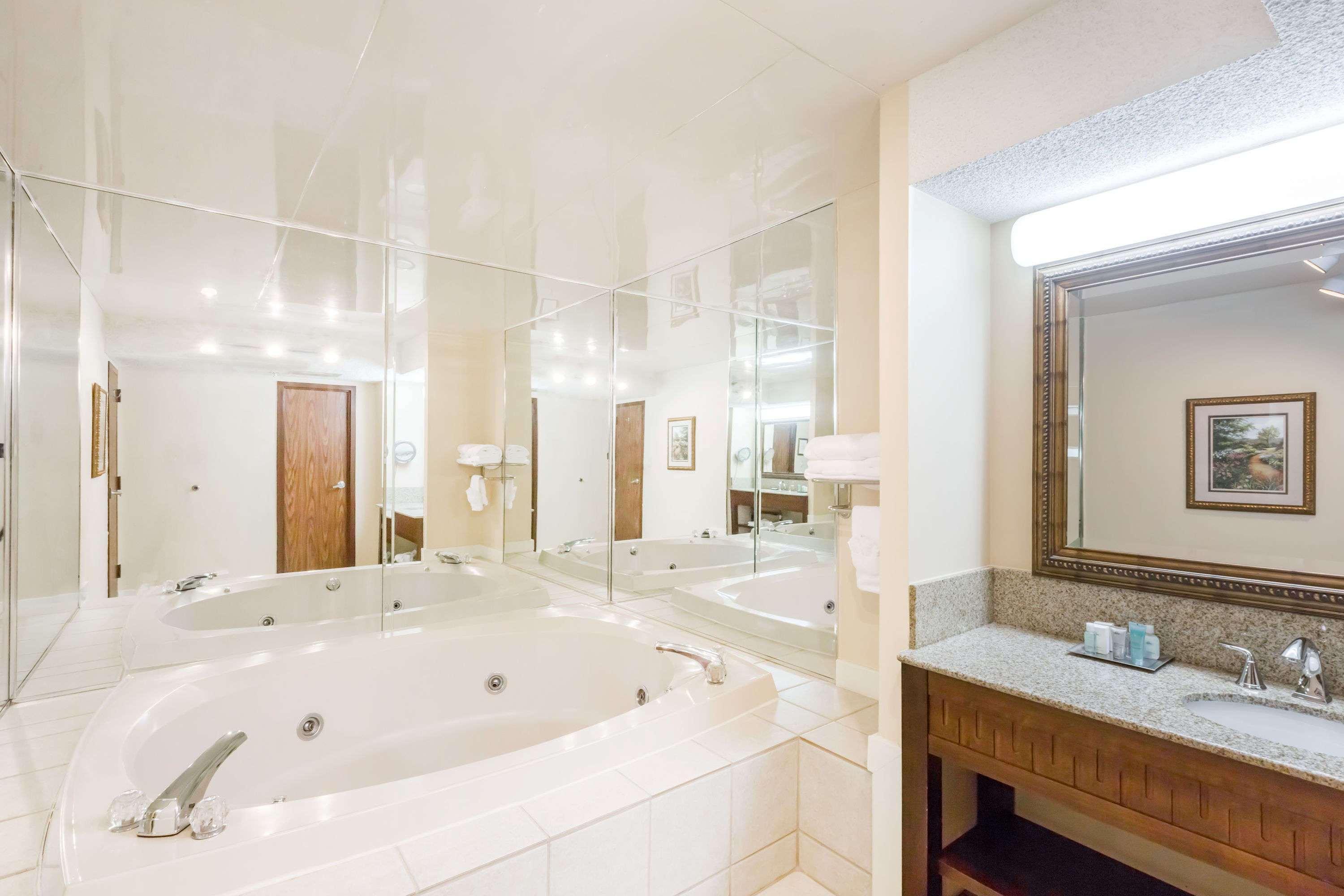 Wyndham Riverfront Hotel Литл-Рок Экстерьер фото